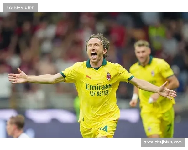 特写：终场前绝杀后，蒙扎老将狂奔半场与球迷庆祝